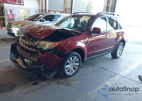 2013 Subaru Forester 2.5X Limited z USA, uszkodzony, nr VIN JF2SHAECXDH431318